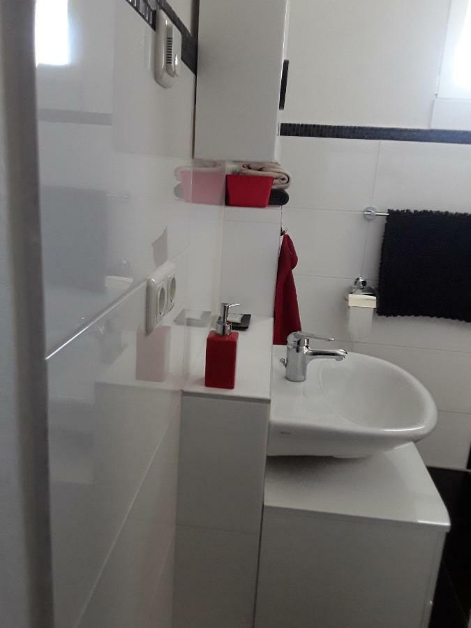 All-In-One-Studio Apartment Хенщед-Улцбург Екстериор снимка